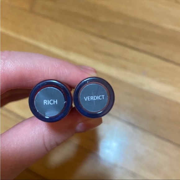 New Laritzy Lip Gloss Bundle (2) - Picture 3 of 6